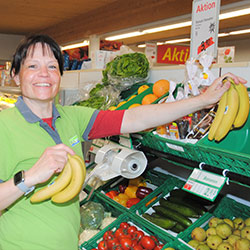 Beatrice Hirsbrunner bei Obst und Gemüse